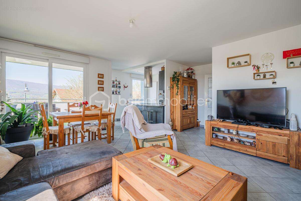 Appartement à SALES