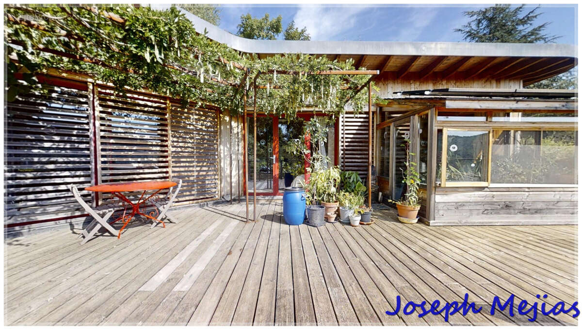 Maison à SAINT-ETIENNE-DE-SERRE