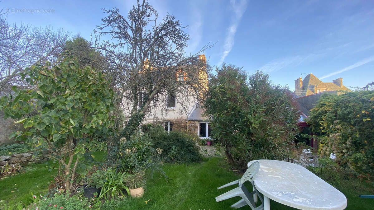 Maison à SAINT-PIERRE-EGLISE