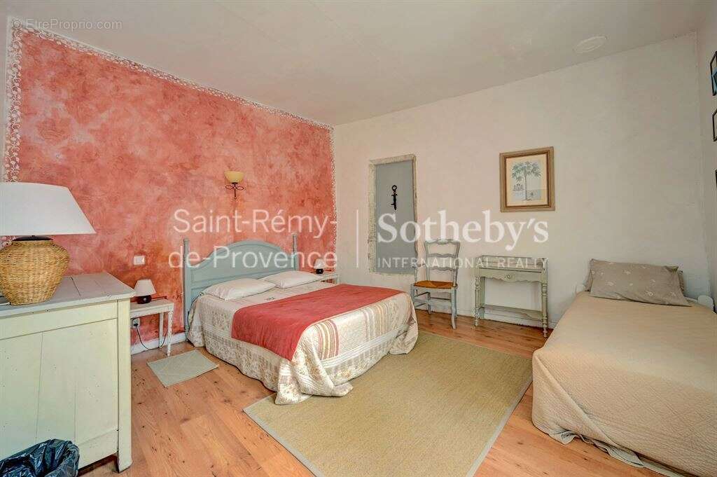 Situé proche d'Avignon, Arles et Saint Rémy de Provence, superbe Hotel particulier du XVème siècle - photo 10