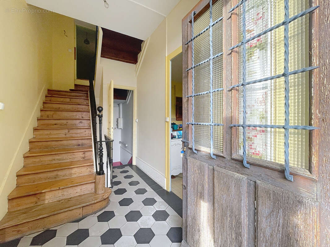 Maison à SAINT-GENIS-LAVAL