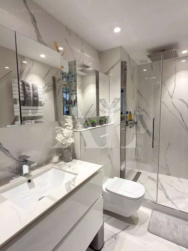 Appartement à VALLAURIS
