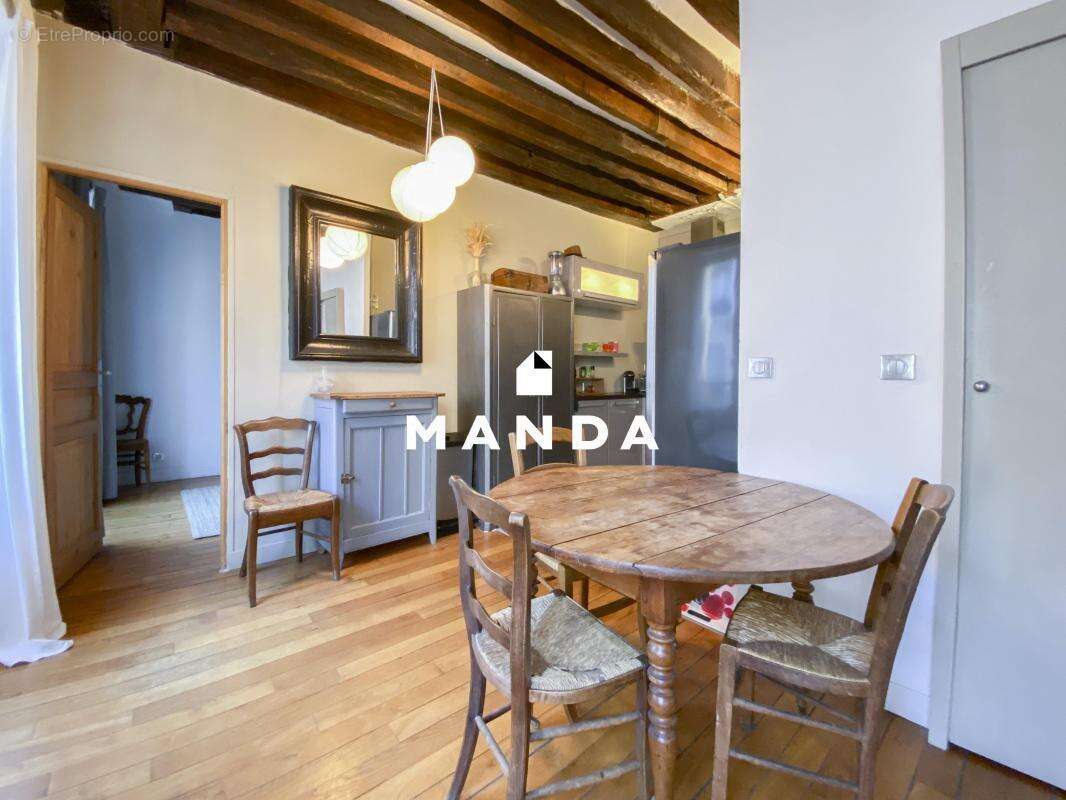 Appartement à PARIS-3E