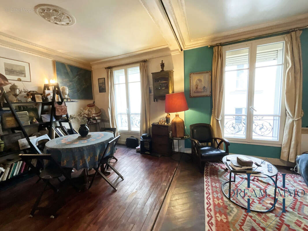 Appartement à PARIS-18E