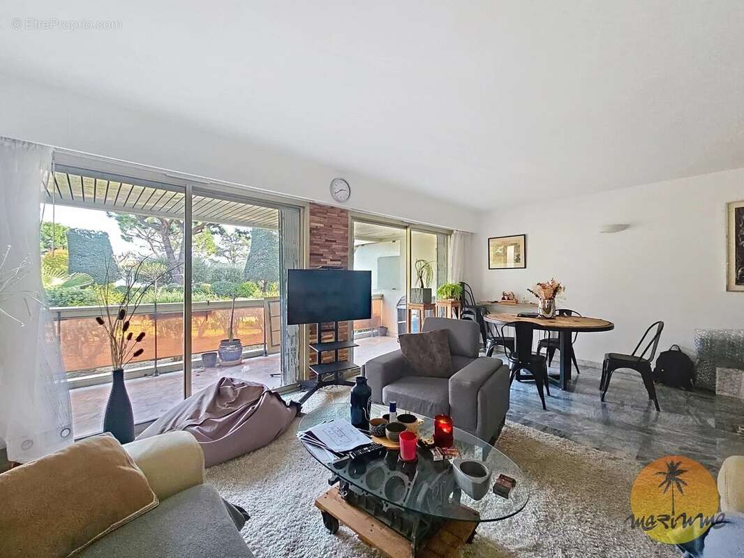 Appartement à SAINT-LAURENT-DU-VAR