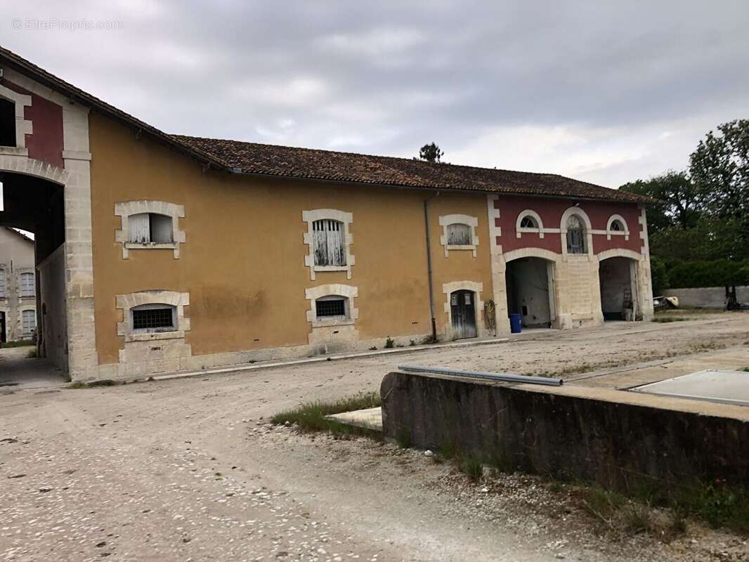 Maison à BRIVES-SUR-CHARENTE