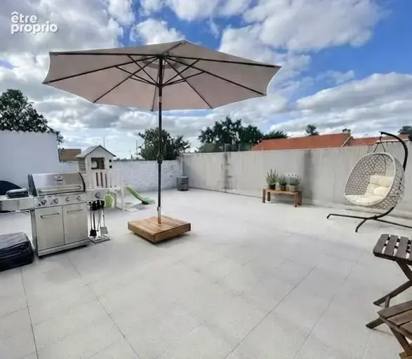 Maison située à La Chapelle basse-mer, 2 chambres, salon / séjour / cuisine et garage sur jardin clos. - photo 2