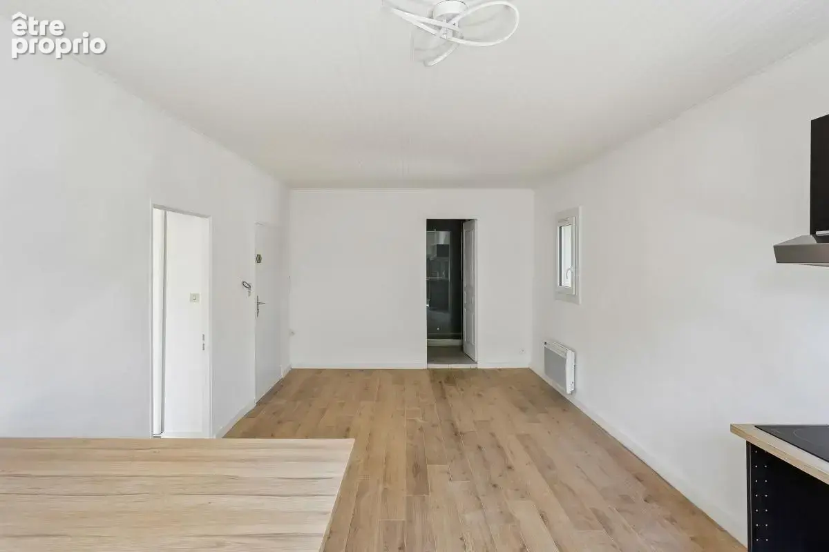 Appartement de type 2, 48m2, plein coeur du Village de la Fare Les Oliviers - photo 4