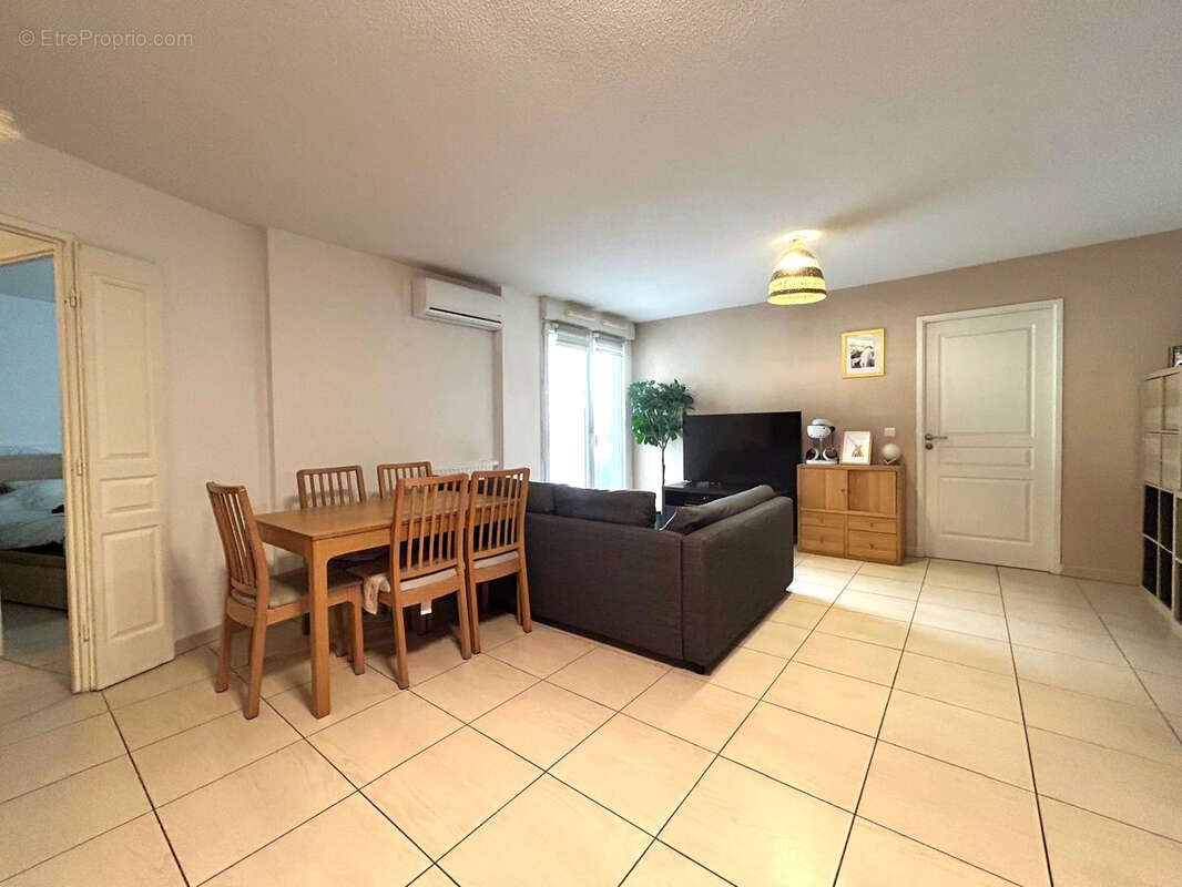 Appartement à MARSEILLE-4E