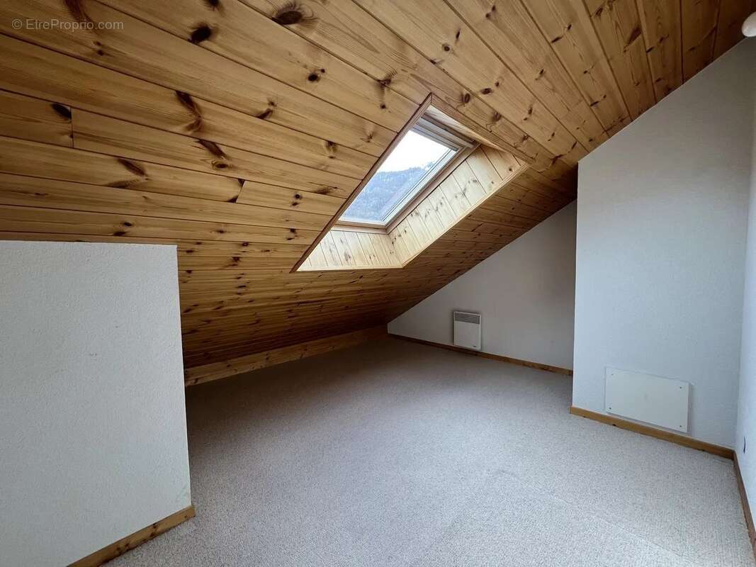 Appartement à LA SALLE-LES-ALPES