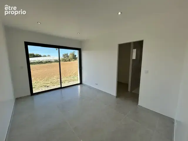 Maison neuve de plain à vendre avec garage et terrain attenant - photo 9