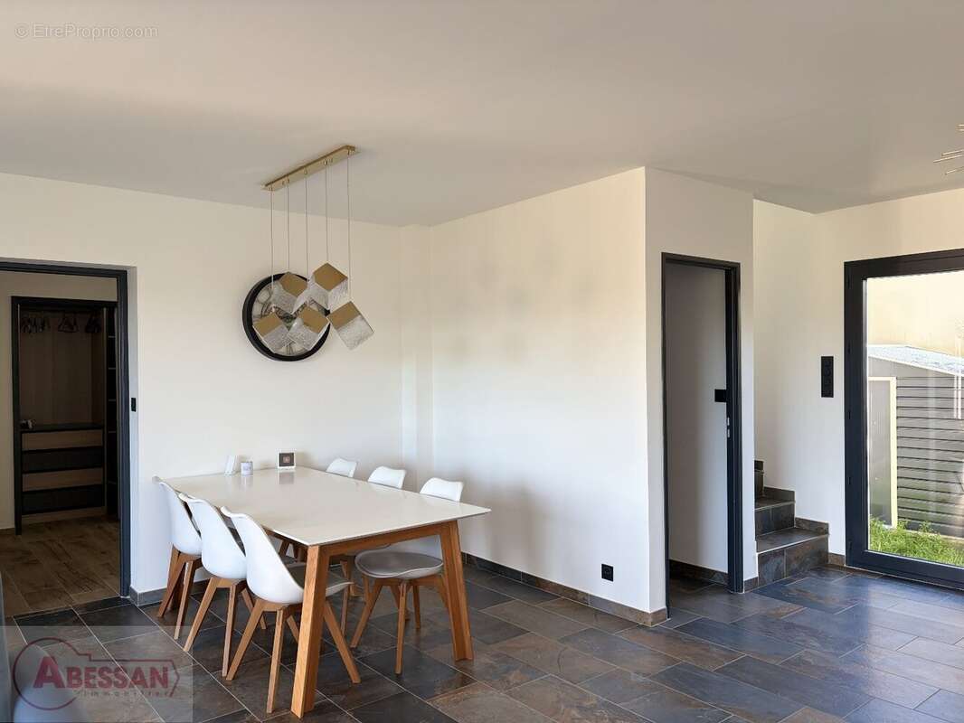 Maison à SAINT-HILAIRE-DE-BRETHMAS