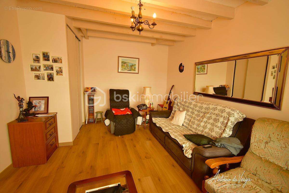 Maison à COURRENSAN