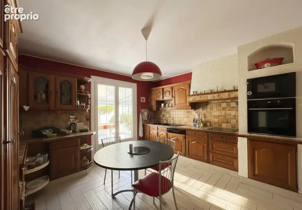 Charmante maison familiale 143 m2 avec 5 chambres, sous-sol complet et fort potentiel à Sainte-Gemmes-sur-Loir - photo 4