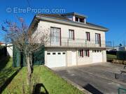 Maison à SAINT-LEONARD-DE-NOBLAT