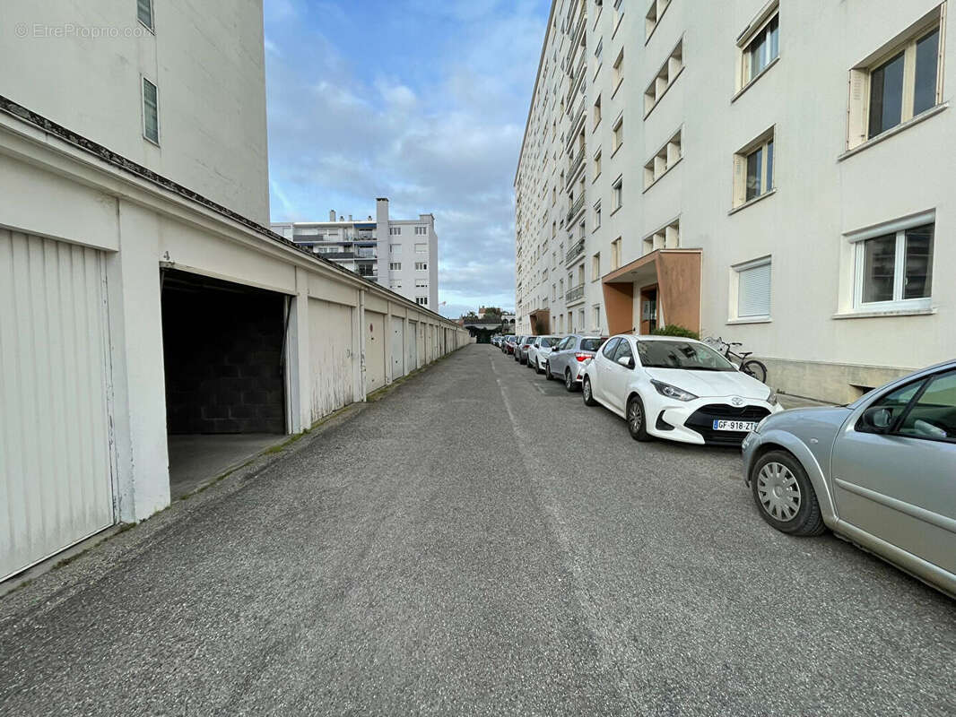 Parking à BORDEAUX
