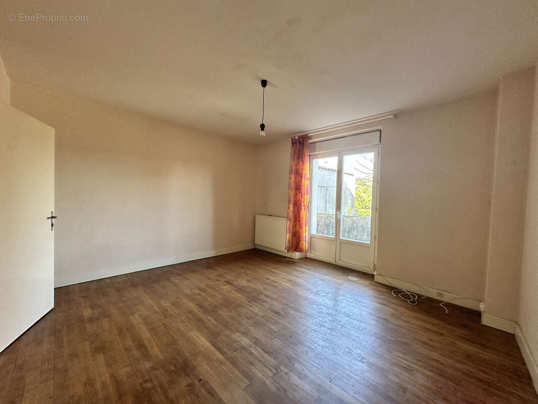 Maison à LIVINHAC-LE-HAUT