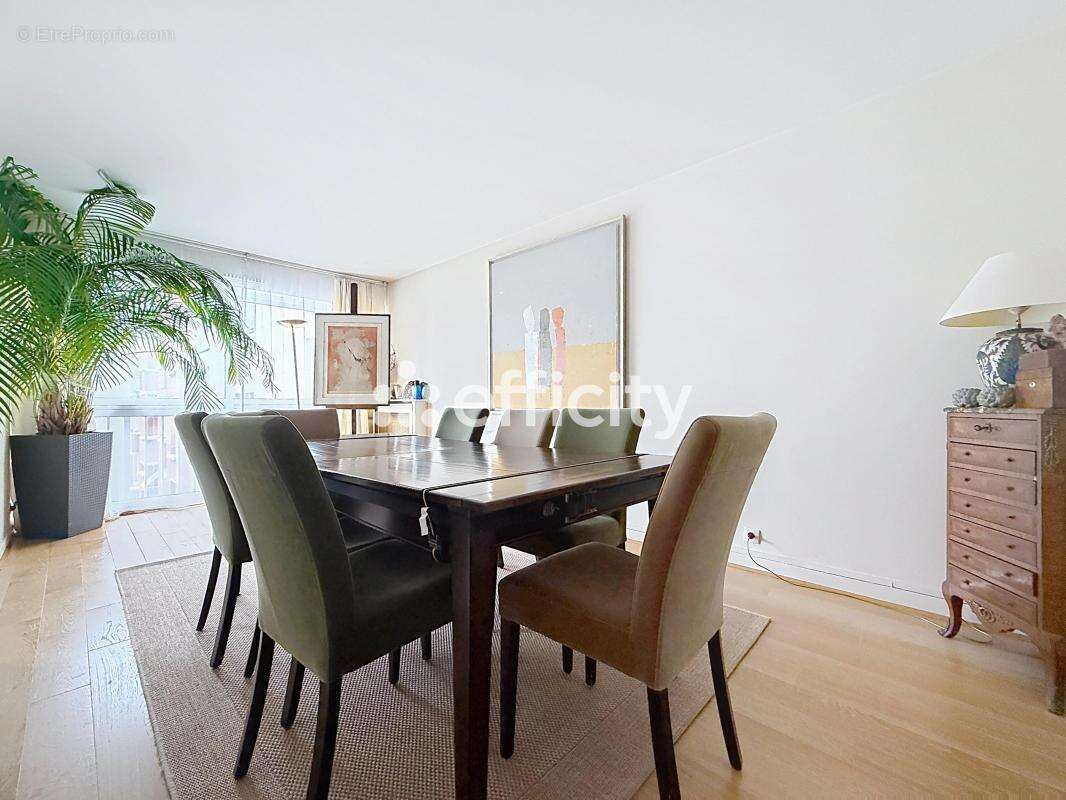 Appartement à NEUILLY-SUR-SEINE