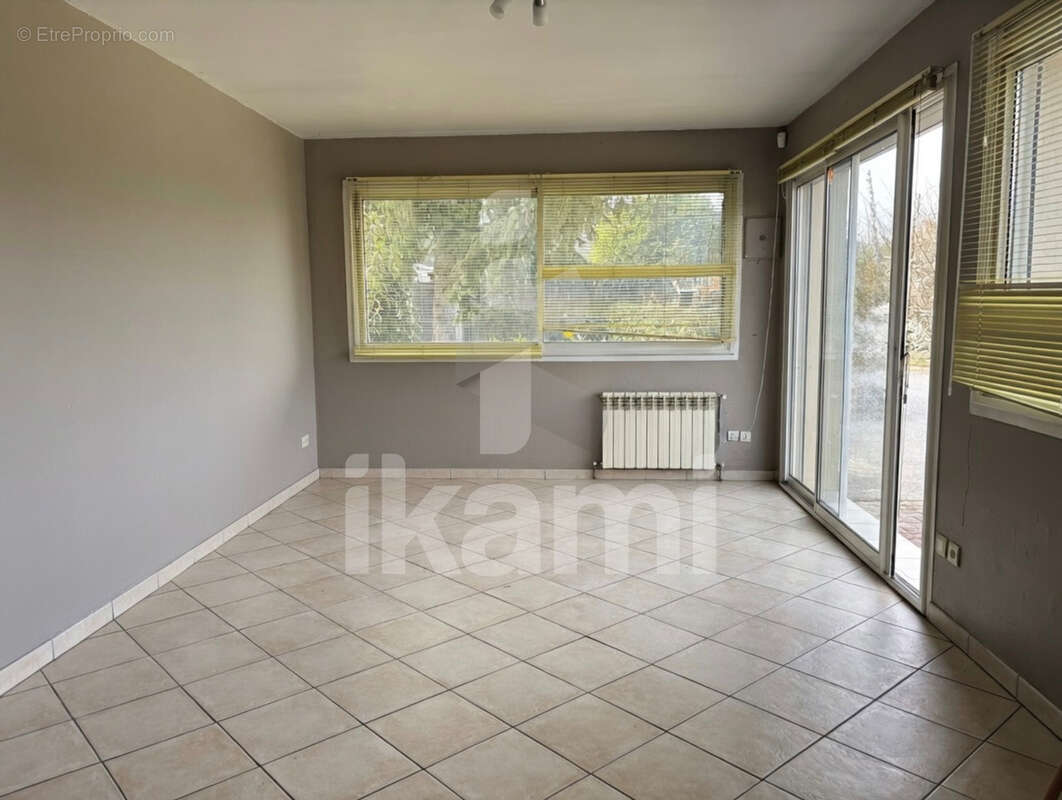 Maison à SAINT-BARTHELEMY-DE-VALS