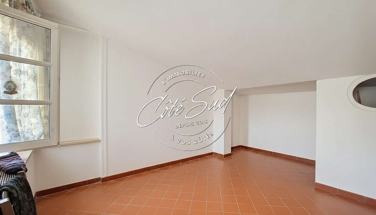 2e gauche - Appartement à PERPIGNAN
