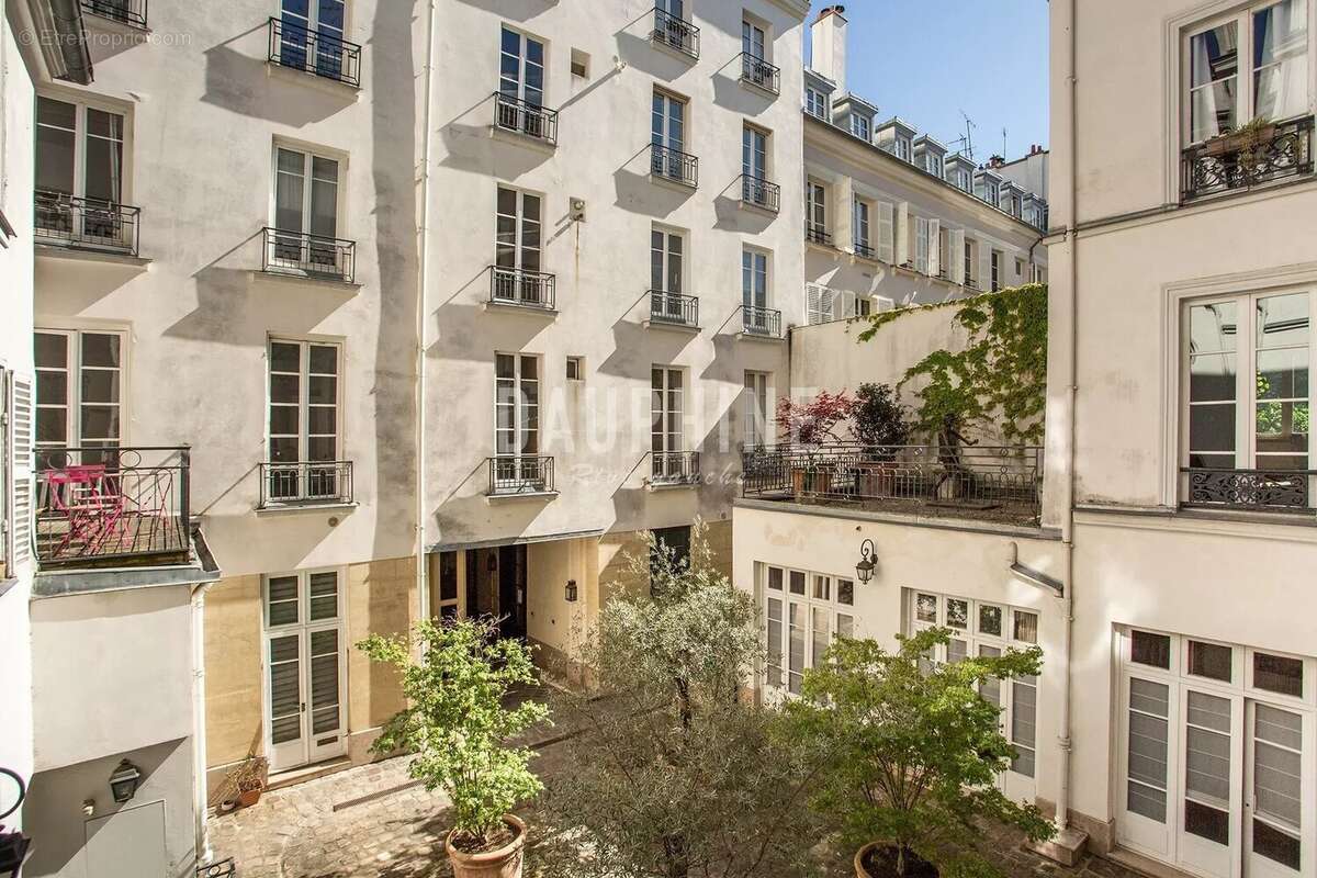 Appartement à PARIS-7E