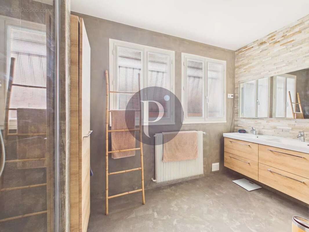 Maison à LE PLESSIS-ROBINSON