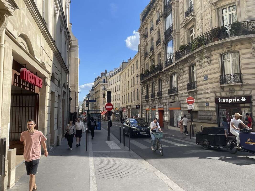 Autre à PARIS-9E