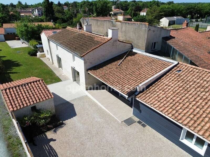 Maison à SAINTE-GEMME-LA-PLAINE