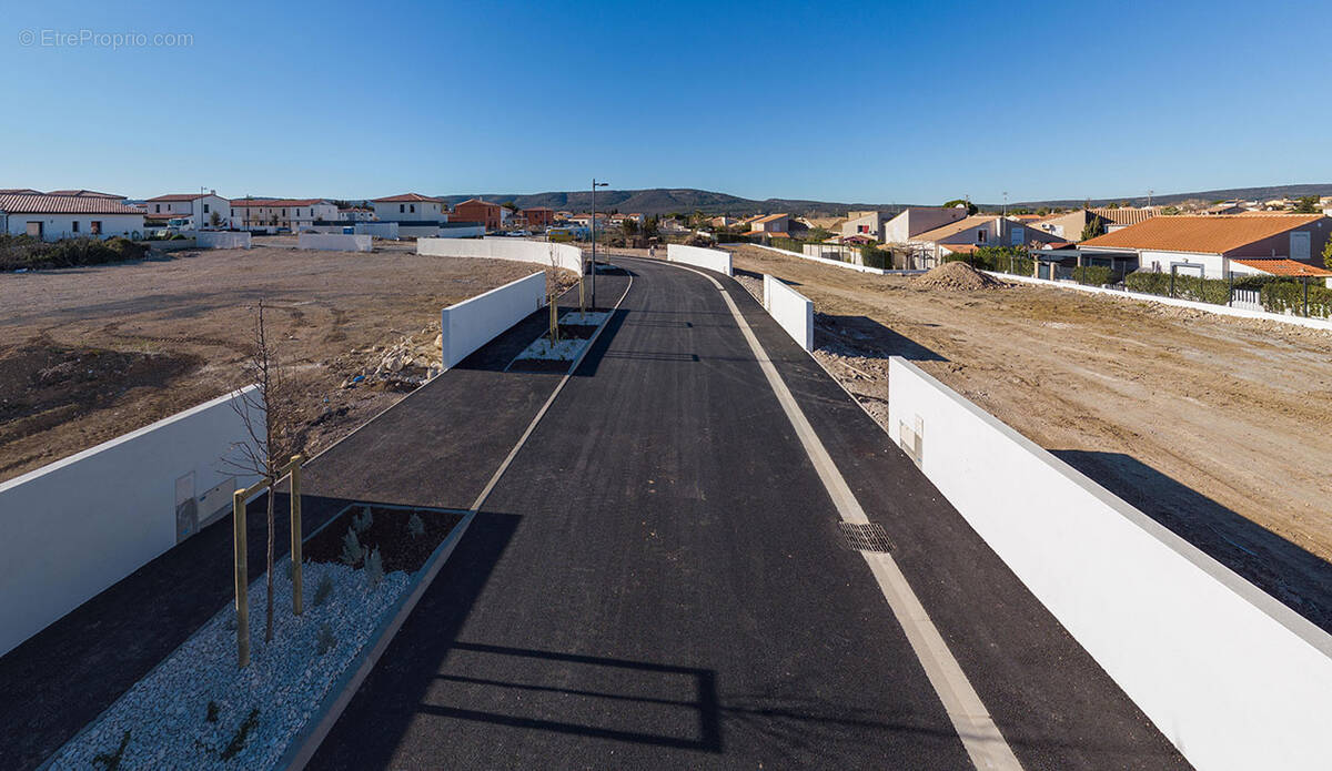 Terrain à VIC-LA-GARDIOLE