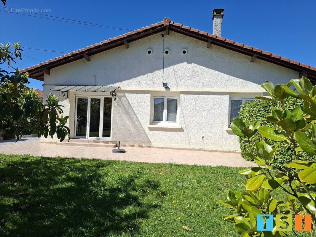 Maison à MONTREJEAU