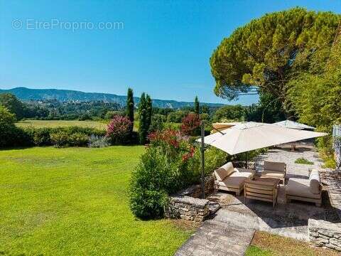 Maison 420 m² à Menerbes  - photo 2