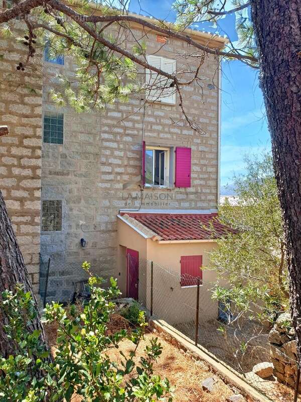 Appartement à MONACIA-D'AULLENE