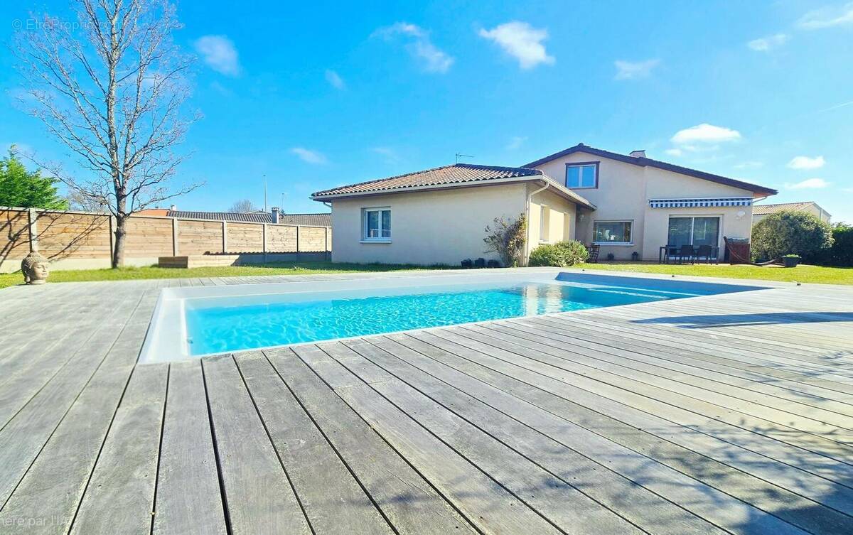 Photo 1 - Maison à LE HAILLAN