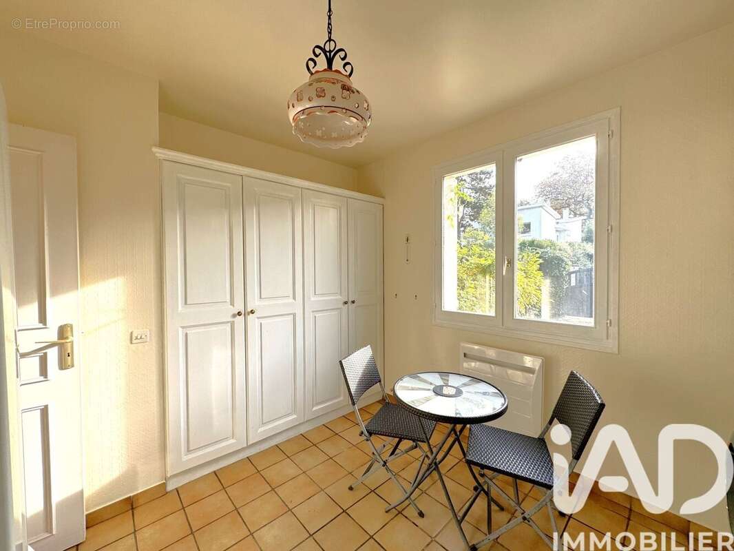 Photo 5 - Maison à LA CELLE-SAINT-CLOUD