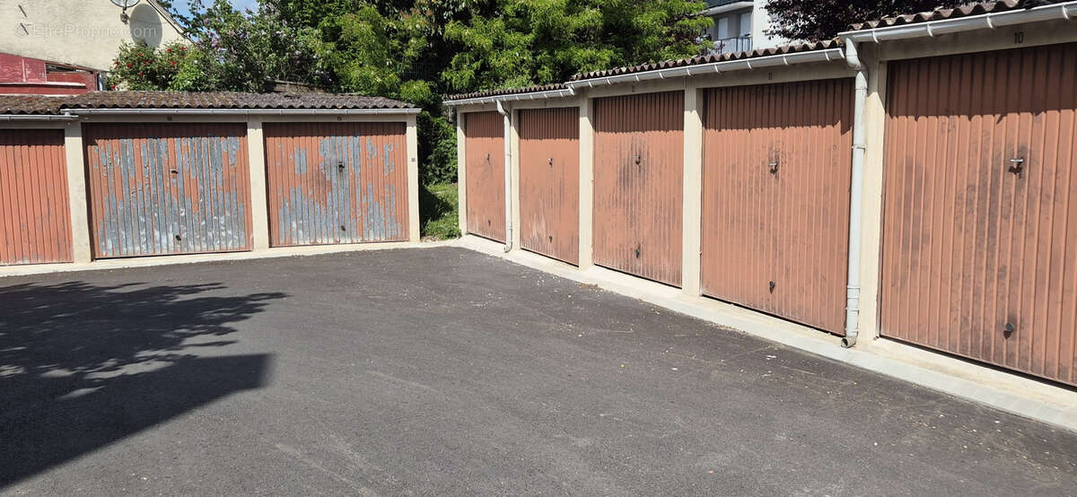 Parking à LES MUREAUX