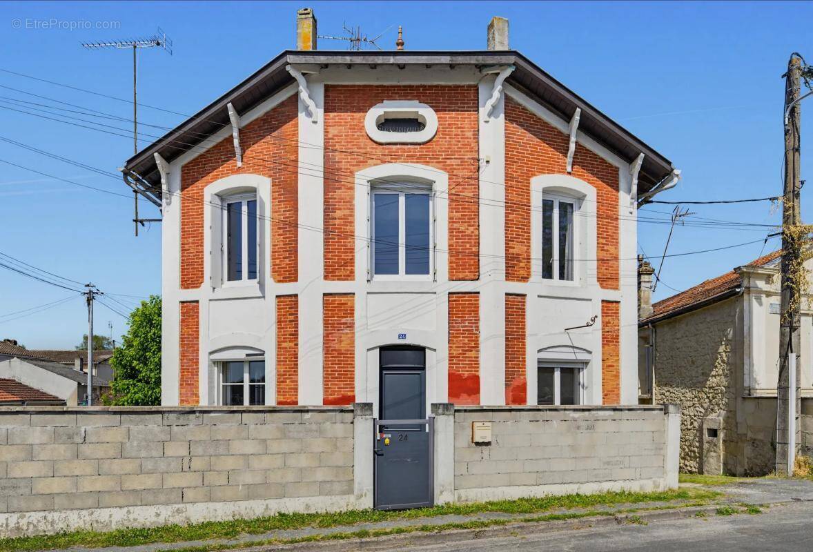 Maison à SAINT-YZAN-DE-SOUDIAC