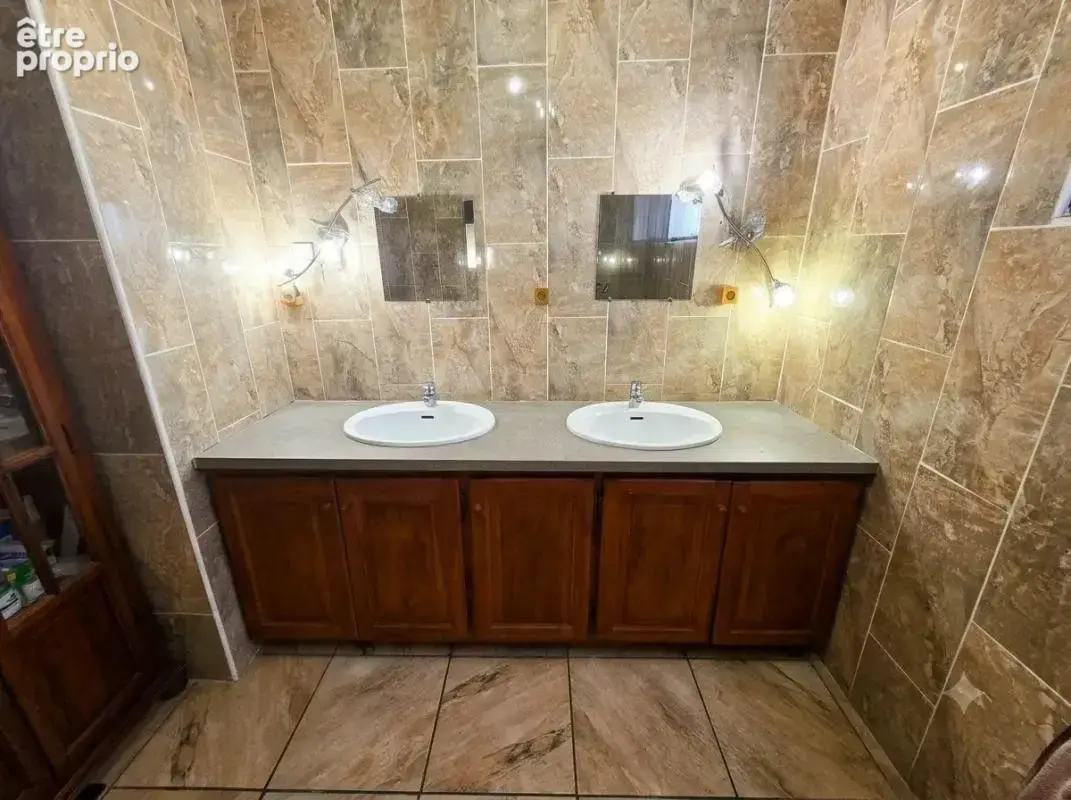 EXCLUSIVITE ! Propriété d'exception de 170 m² + véranda de 21 m2 sur 3 hectares avec piscine, box à chevaux & dépendances – Pert - photo 18