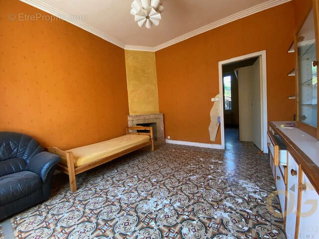 Quartier jean Bouin : Maison de 145m2 avec jardin de 100m2 qui est constituée de deux appartements. - photo 4