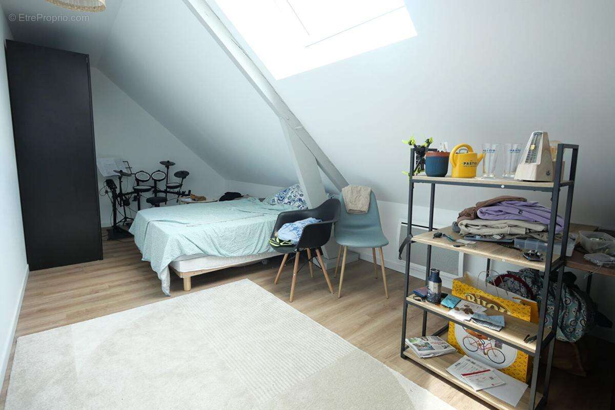 Ensemble immobilier de 366 m2, polyvalent et exceptionnel, jardin de 300 m2. Proche du centre d'Angers, ce bie - photo 8