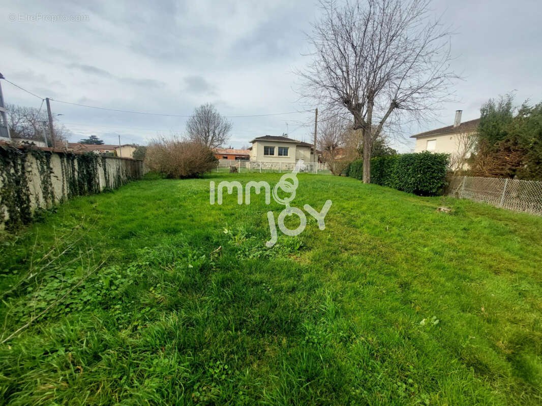 Terrain à LABARTHE-SUR-LEZE