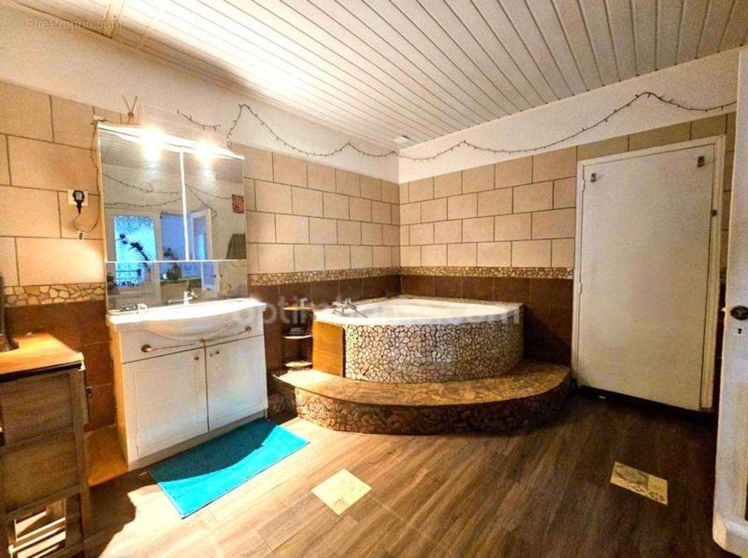 Maison plain-pied, 80 m², deux chambres au cœur du quartier de Saint cybard. ANGOULEME (16) - photo 9