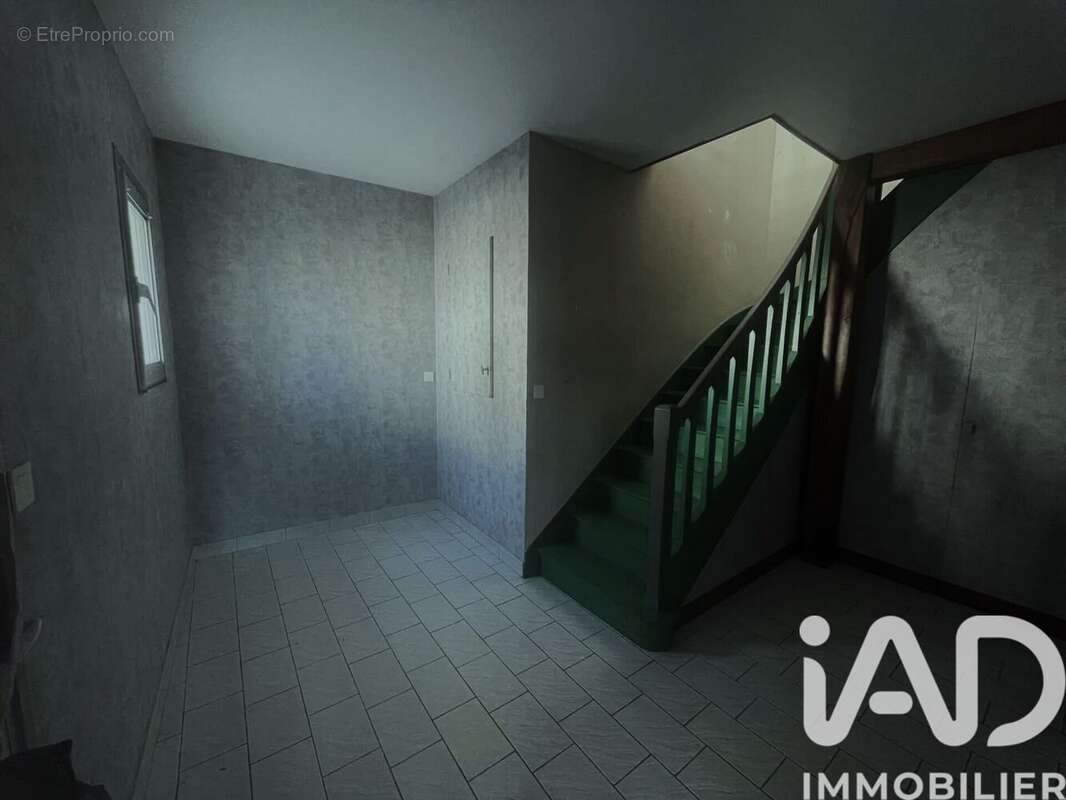 Maison 178 m² à Dommartin-Le-Saint-Pere  - photo 8