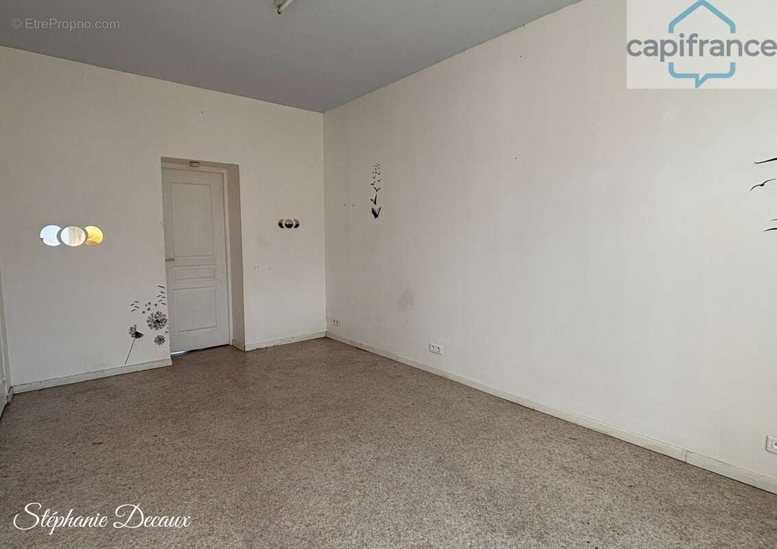 A VENDRE : Immeuble de caractère en plein cœur de Wignehies (59) – Place à votre imagination! - photo 12