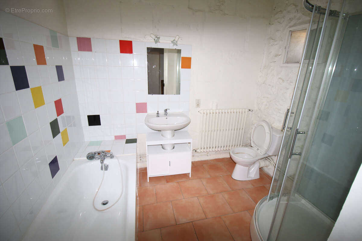 Maison à FONTVIEILLE