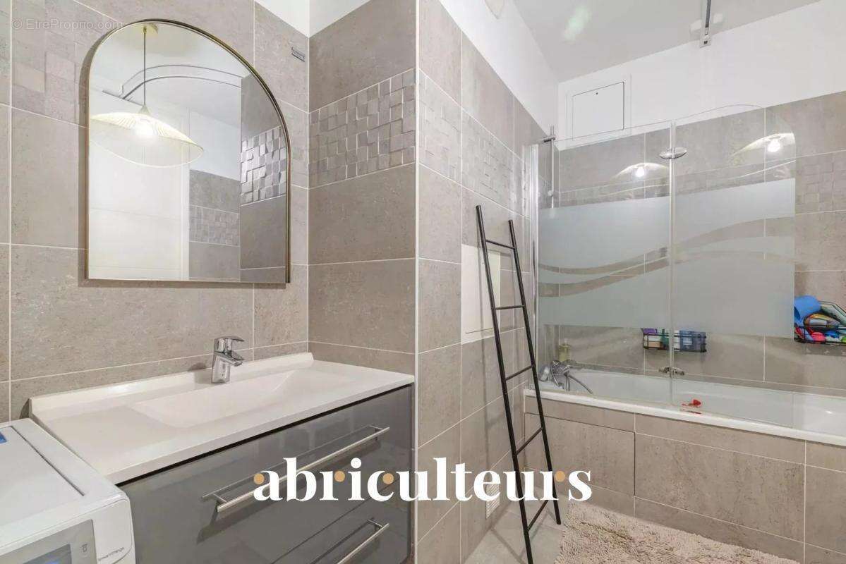 Appartement à ISSY-LES-MOULINEAUX