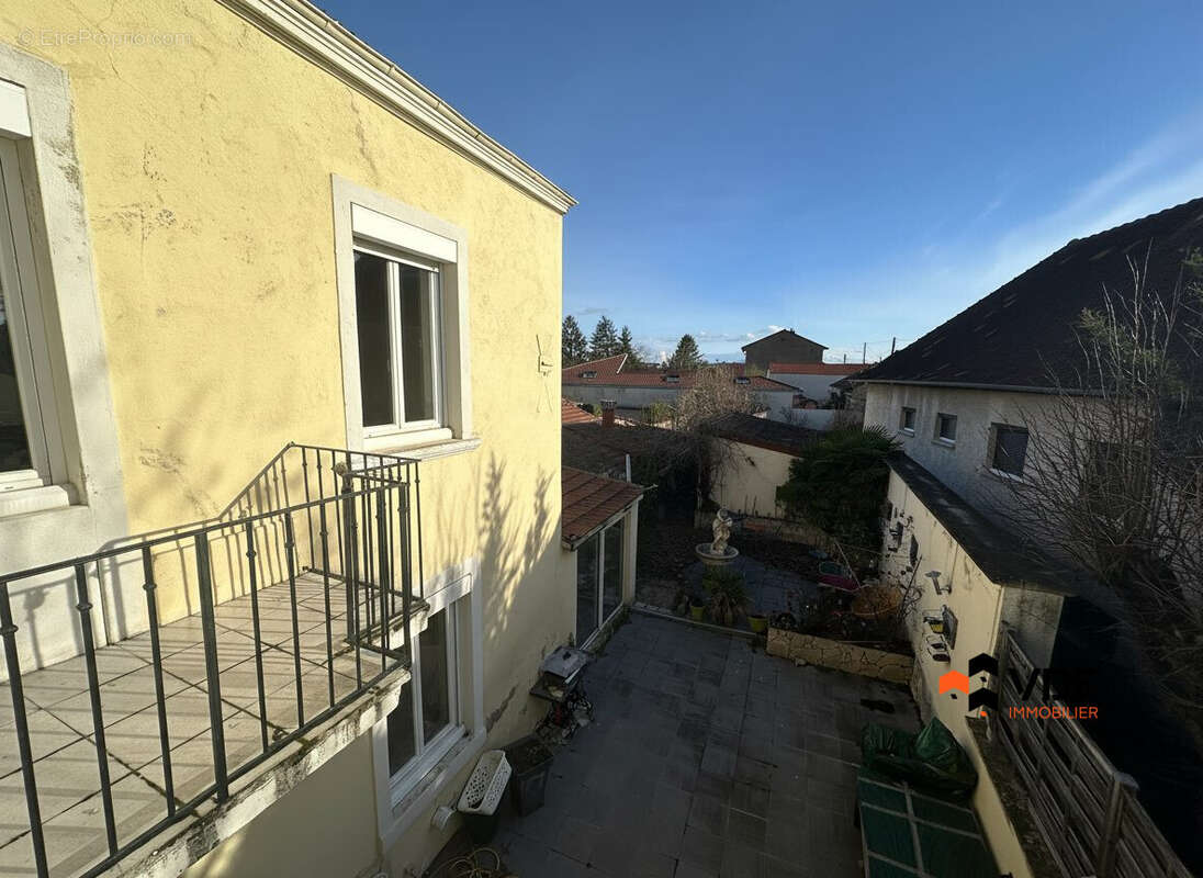 Maison à LE COTEAU
