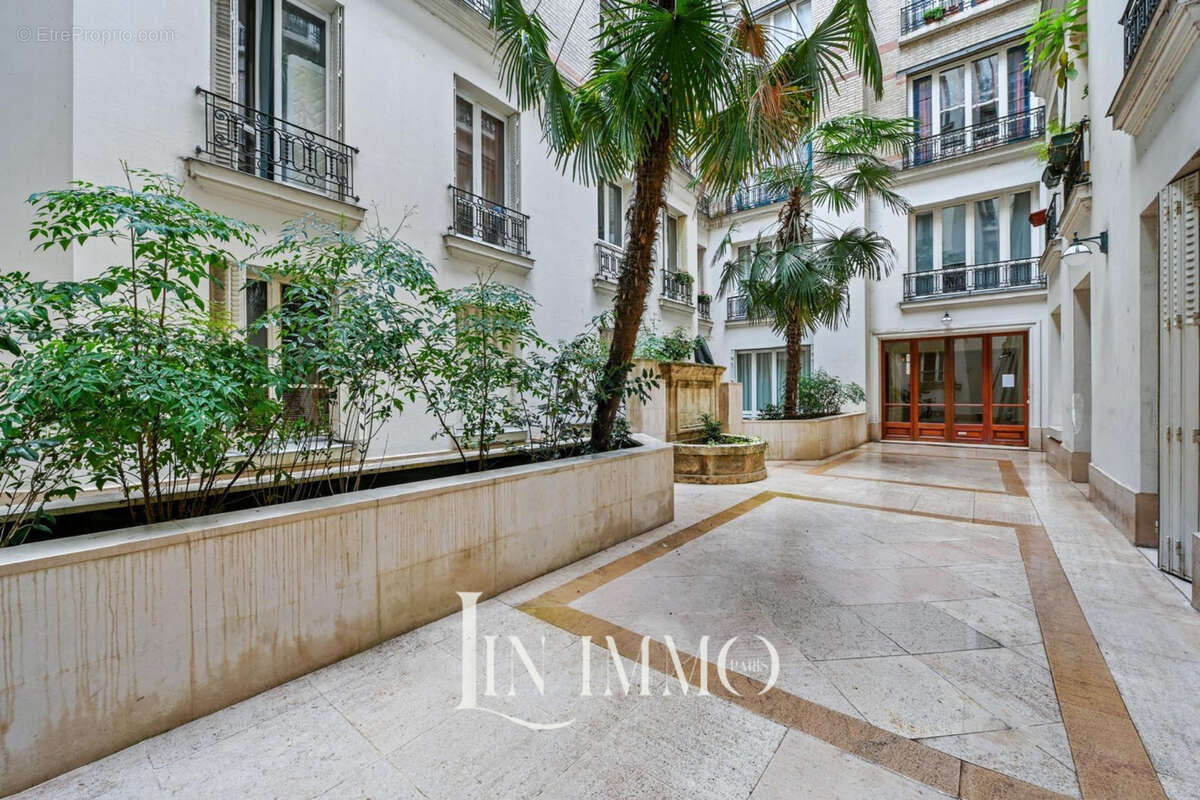 Appartement à PARIS-17E