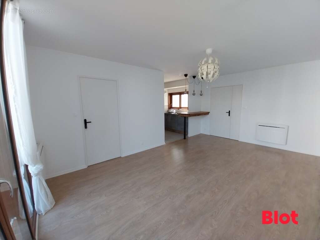 Appartement 58 m² à Saint-Jacques-De-La-Lande  - photo 2