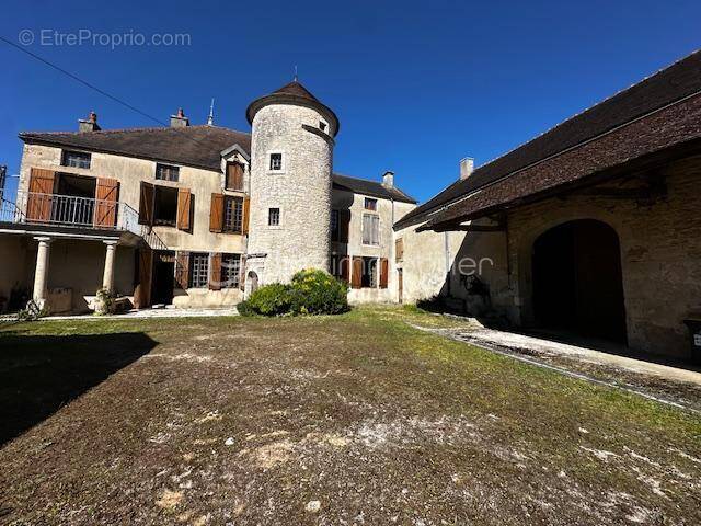 Maison à COULMIER-LE-SEC