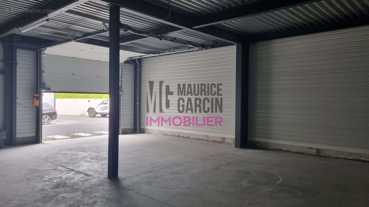 Commerce 177 m² à Vedene  - photo 2